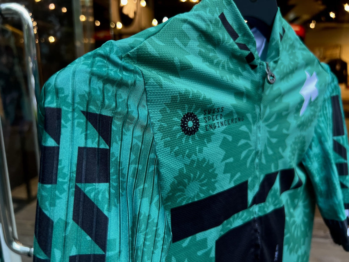 【配色抜群】assos アソス サイクリングジャージ 裏起毛ジャケット緑S 秋用ジャージと秋用ジャケットの違い | ASSOS アソス 日本公式
