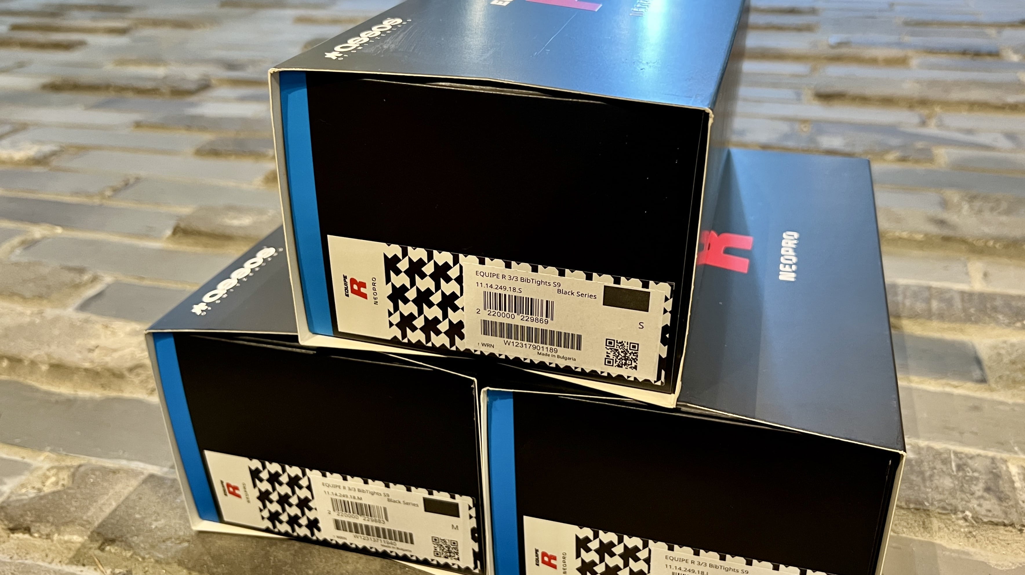最新モデルが正義とは限らない。当店スタッフもヘビロテ、ひと世代前のウィンタータイツが一番使えるという説。