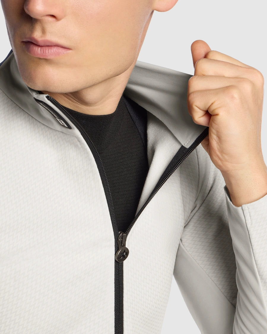 【新入荷】MILLE GT WINTER JACKET S11 EVO almond milk(標準的なスペックで、アソスの冬の定番的なウィンタージャケット)