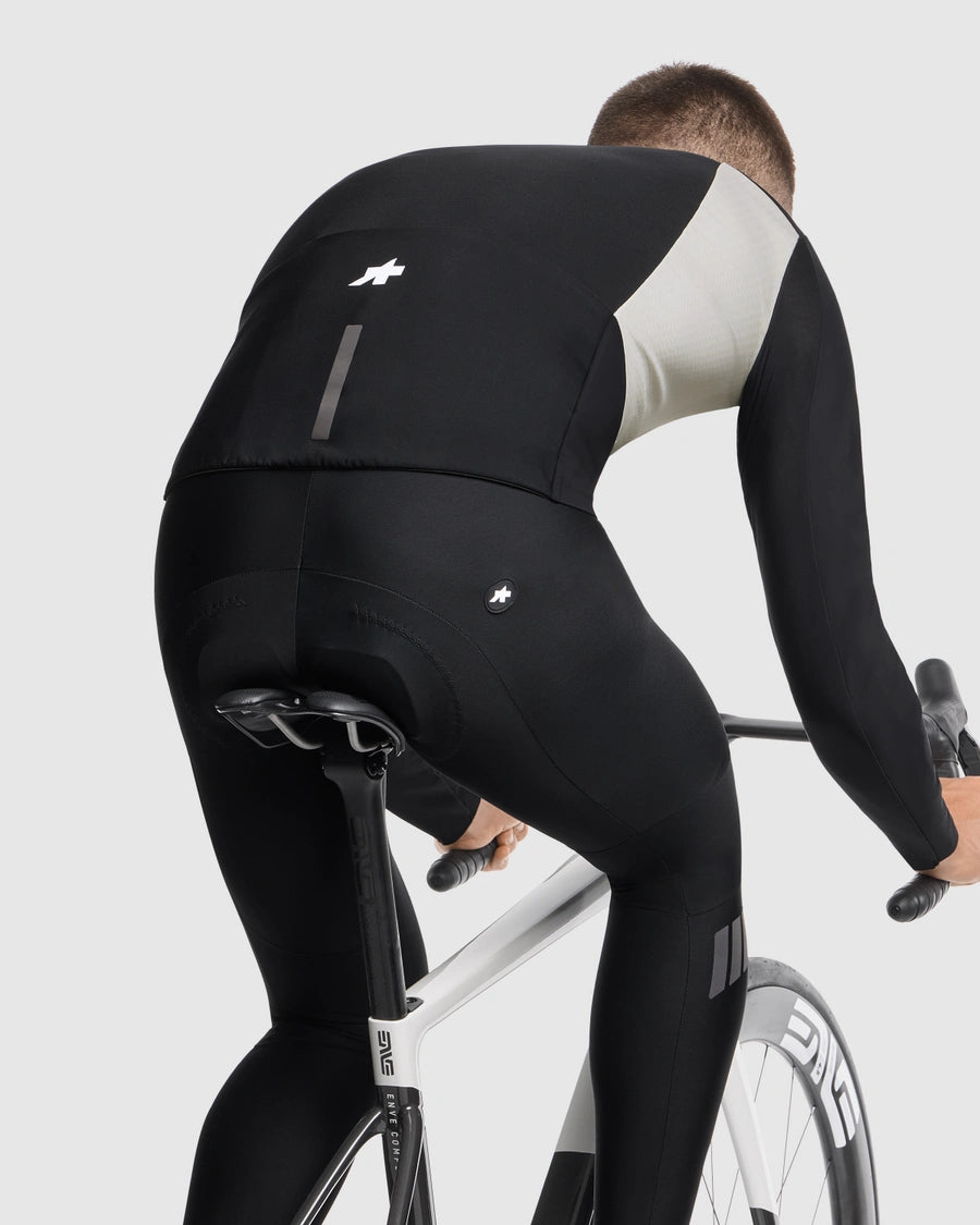 【新入荷】EQUIPE R WINTER JACKET S11 EVO almond milk(軽くしなやかな新素材を纏った、高強度トレーニング向けウィンタージャケット)
