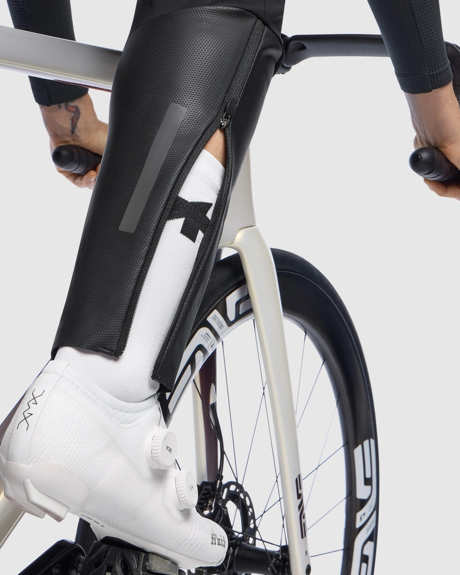 MILLE GT SHELL PANTS S11(雨や低温から脚を守る、どんな季節のボトムスの上からも履けるオーバーパンツ)