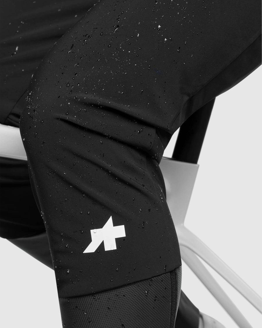 MILLE GT SHELL PANTS S11(雨や低温から脚を守る、どんな季節のボトムスの上からも履けるオーバーパンツ)