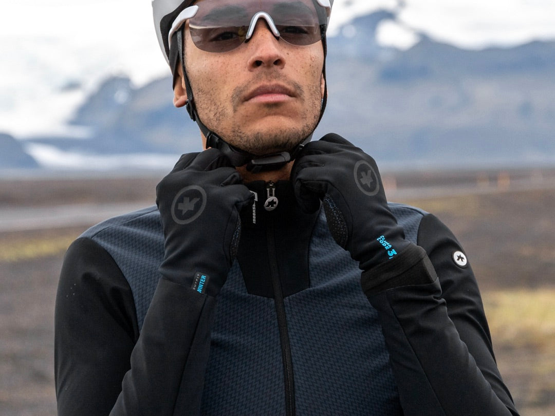 ウィンタージャケットに関する素朴な疑問、エンデュランス系とレース系では何が違う？