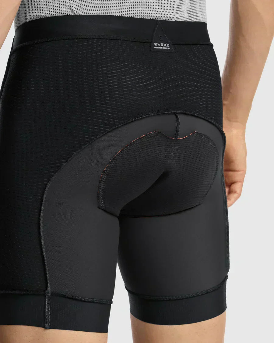 肌着（下着）のボクサーショーツに、快適なアソスのパッドが縫い付けられています。TACTICA URBAN LINER SHORTS T5