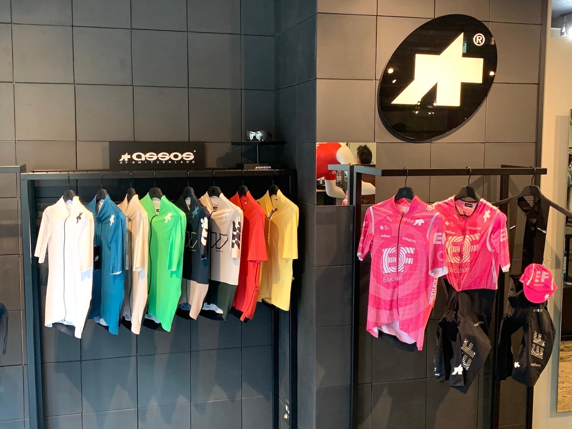 EF Pro Cycling コレクションが数量限定で入荷です！