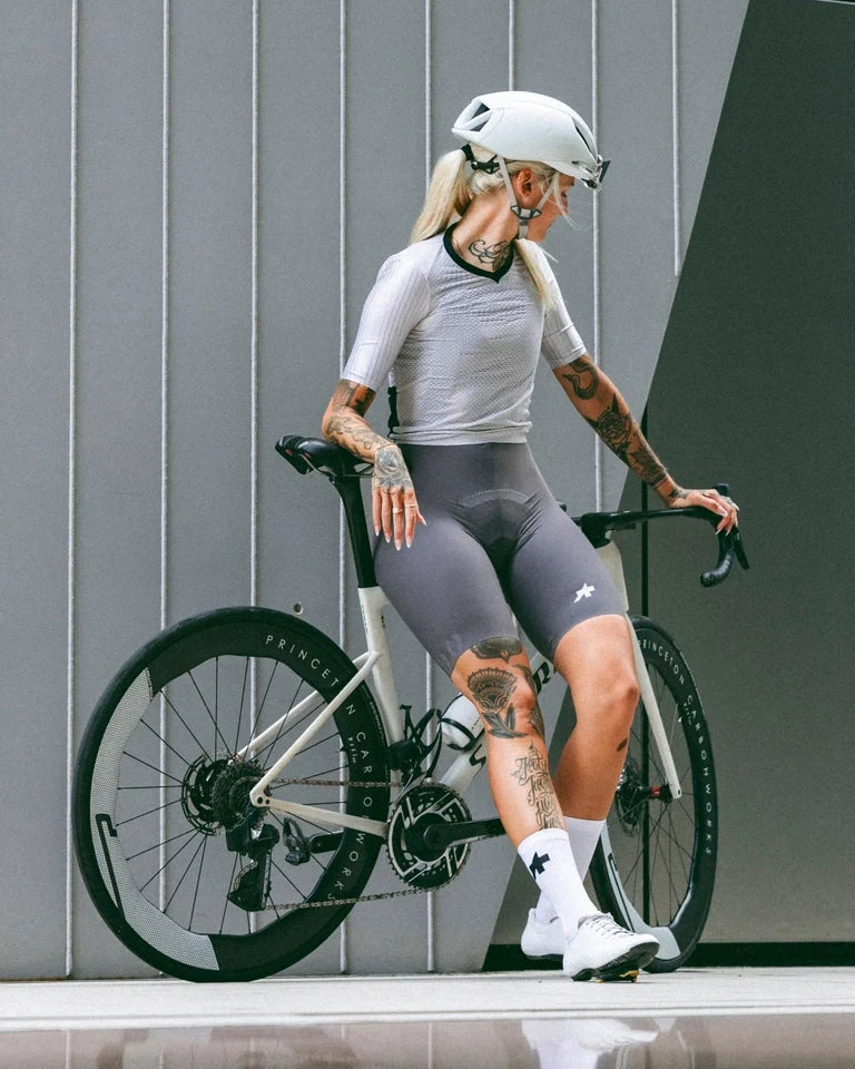 ASSOS（アソス）のレディース ビブショーツのコレクション – ASSOS