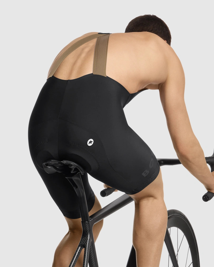 【OUTLET】2024 BOSS × ASSOS / MILLE GT BIB SHORTS C2（エンデュランス ビブショーツ / パッド厚11mm）