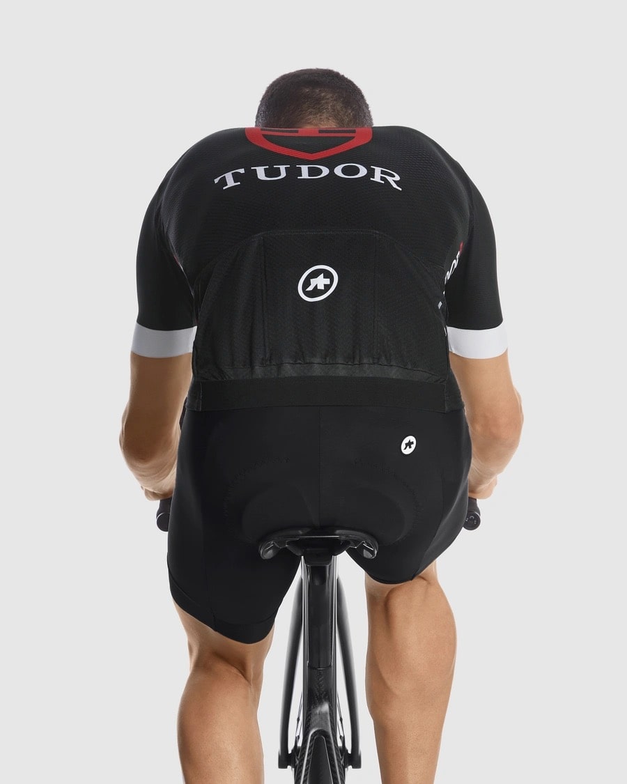 【ASSOS / アソス】TUDOR PRO CYCLING TEAM REPLICA JERSEY（コンフォート系 半袖ジャージ）