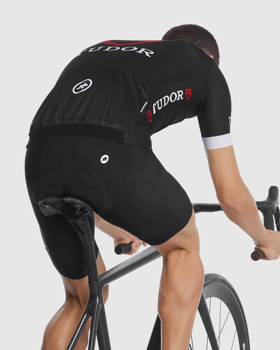 【ASSOS / アソス】TUDOR PRO CYCLING TEAM REPLICA JERSEY（コンフォート系 半袖ジャージ）