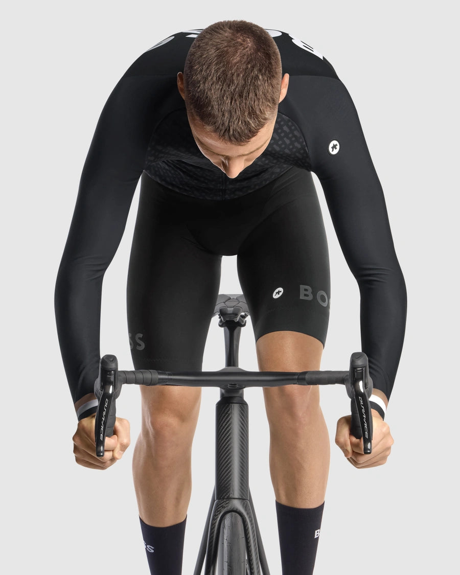 【OUTLET】2024 BOSS × ASSOS / MILLE GT SPRING FALL LS JERSEY C2 black（春秋・初冬向け フリース生地で柔らかな長袖ジャージ）