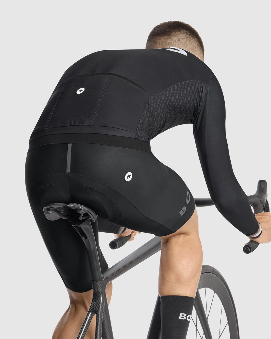 【OUTLET】2024 BOSS × ASSOS / MILLE GT SPRING FALL LS JERSEY C2 black（春秋・初冬向け フリース生地で柔らかな長袖ジャージ）