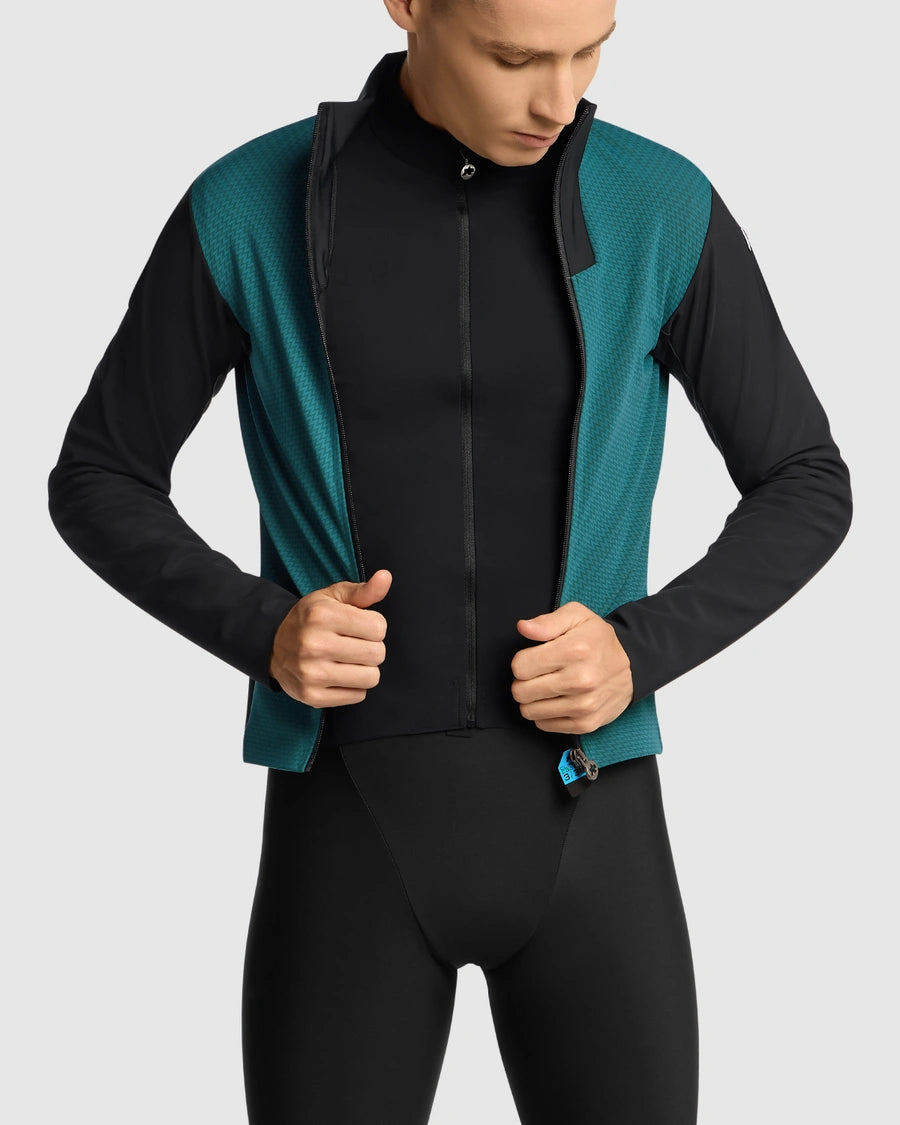 ENDURANCE THERMO BOOSTER（保温効果を高める為の、極薄フリース生地の中間着）