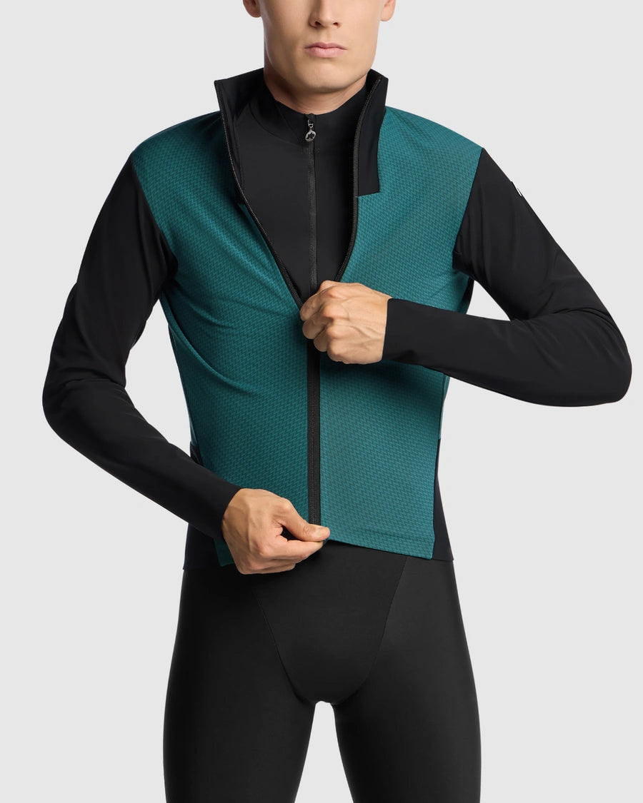ENDURANCE THERMO BOOSTER（保温効果を高める為の、極薄フリース生地の中間着）