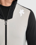 【新入荷】EQUIPE R WINTER JACKET S11 EVO almond milk（軽くしなやかな新素材を纏った、高強度トレーニング向けウィンタージャケット）
