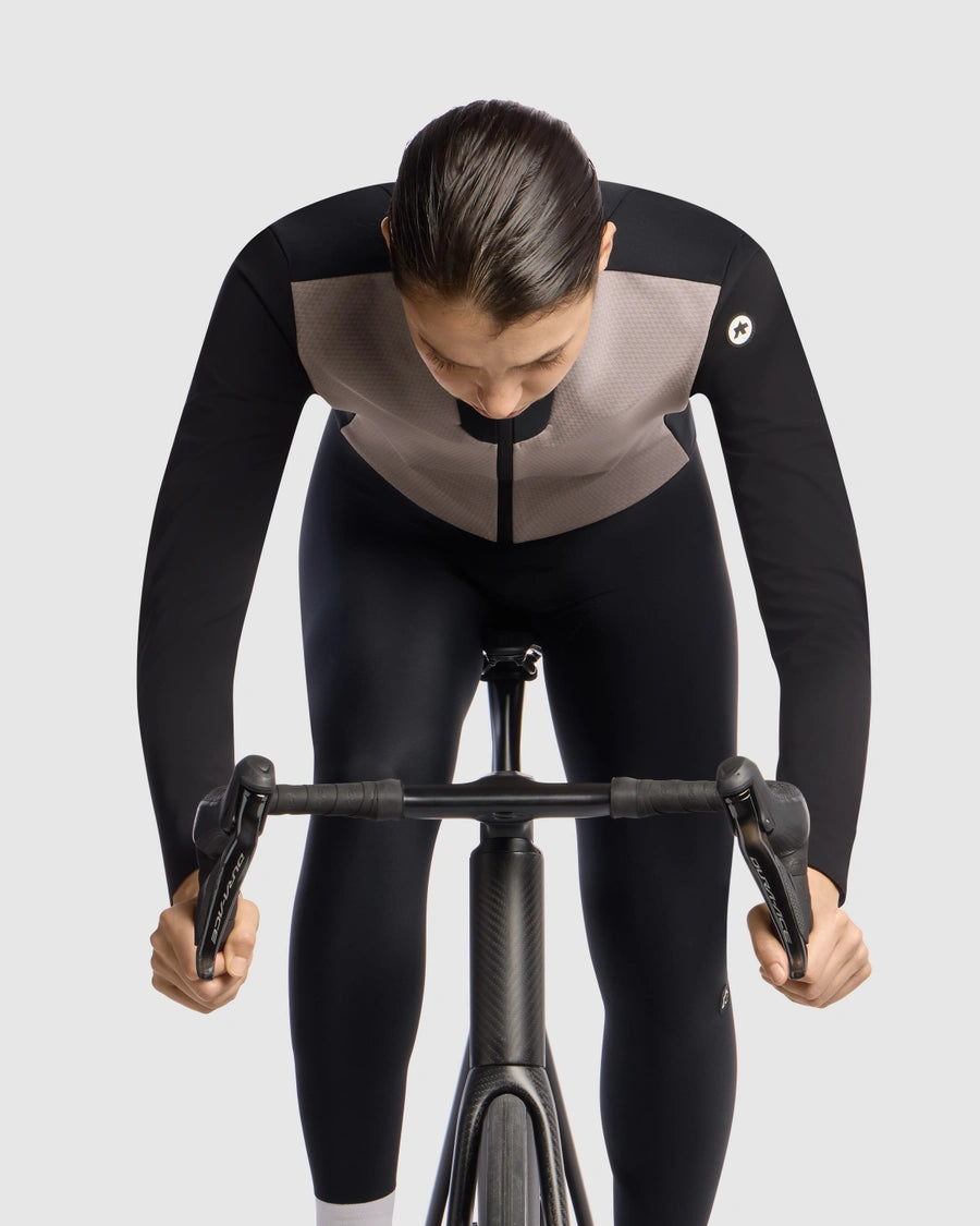 UMA GT "HASHOOGI" WINTER JACKET S11 dune sand（標準的なスペックで、アソスの冬の定番的なウィンタージャケット）