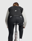 【新入荷】WOMEN'S MILLE GT WINTER JACKET S11 EVO almond milk（レディース 標準的なスペックで、アソスの冬の定番的なウィンタージャケット）