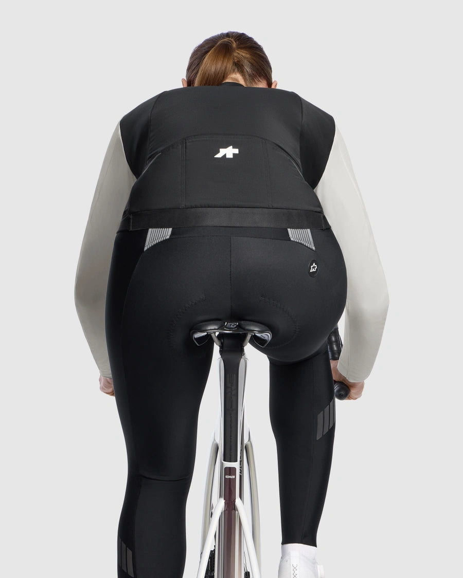 【新入荷】WOMEN'S MILLE GT WINTER JACKET S11 EVO almond milk（レディース 標準的なスペックで、アソスの冬の定番的なウィンタージャケット）