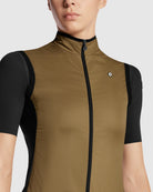【OUTLET】2025 UMA GT WIND VEST C2 bronze ash（レディース 極薄・超軽量でコンパクトに収納できるウィンドベスト）