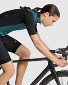 【OUTLET】2025 UMA GT WIND VEST C2 foundation green（レディース 極薄・超軽量でコンパクトに収納できるウィンドベスト）