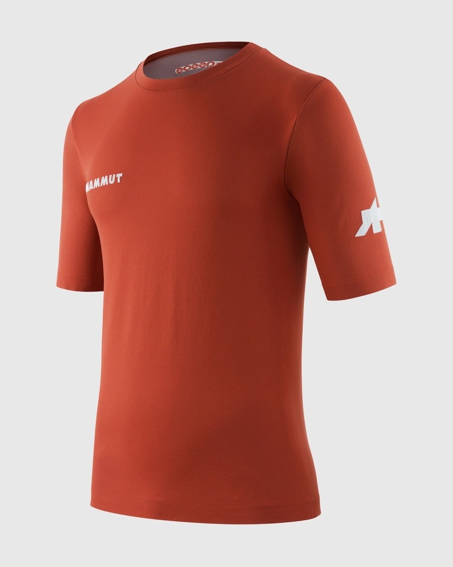 【ASSOS × MAMMUT】TACTICA TECH T-SHIRTS T5 MEN rust（機能性素材の半袖Tシャツ）