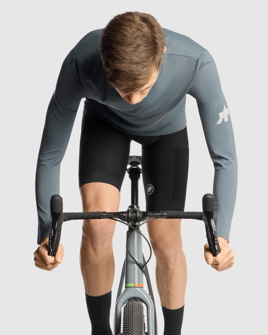 【ASSOS × MAMMUT】TACTICA LS TECH T-SHIRTS T5 MEN strata（機能性素材の長袖Tシャツ）
