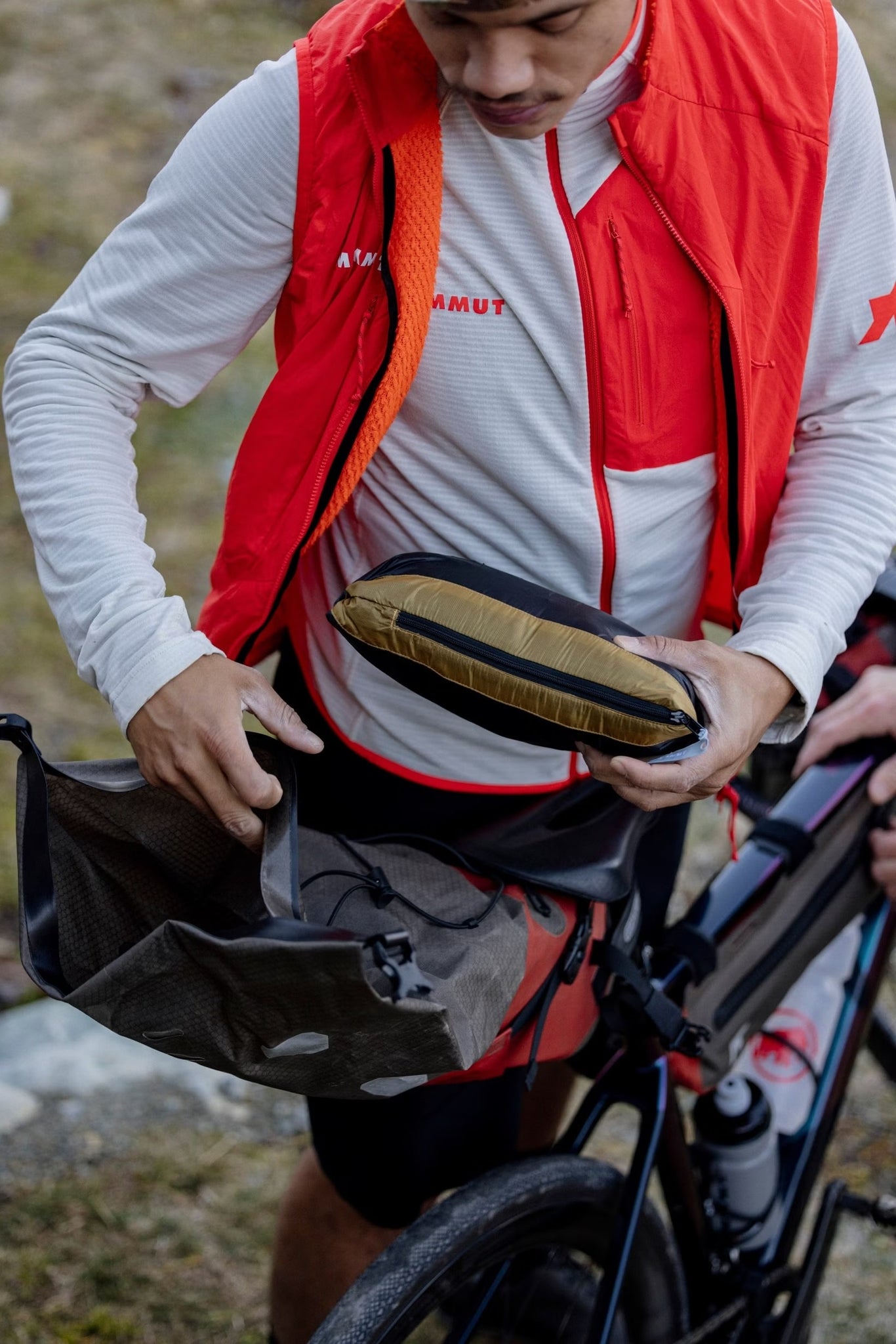 【ASSOS × MAMMUT】AENERGY LIGHT ML JACKET MEN mist（極薄フリース素材のミドルレイヤー）