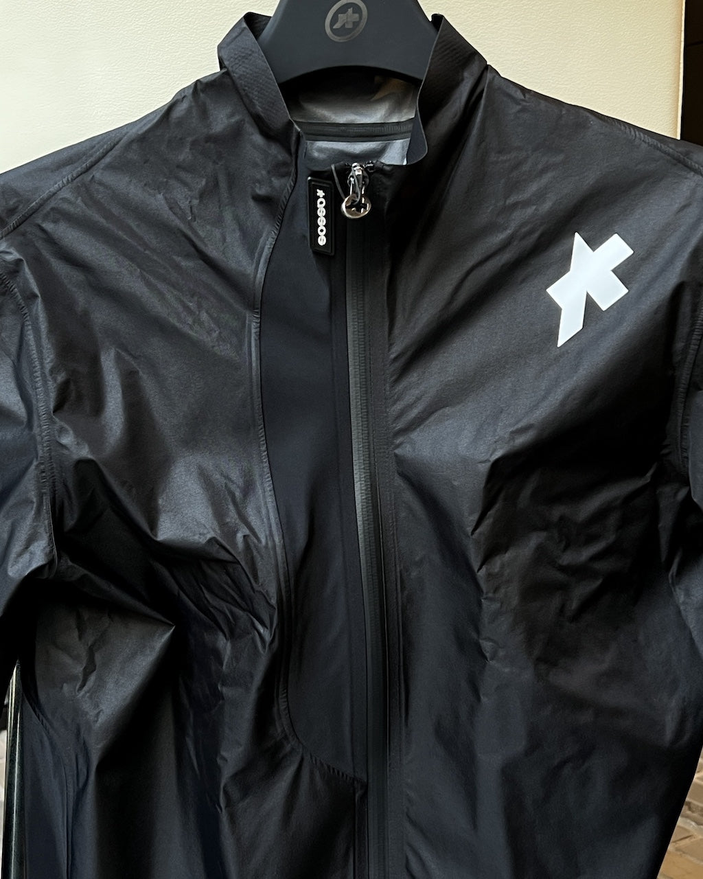 【新商品】EQUIPE RS SCHLOSSHUND RAIN JACKET S11（台風レベルの強雨に耐える防水性を有し、着ていることを感じさせない超軽量レインシェルジャケット）