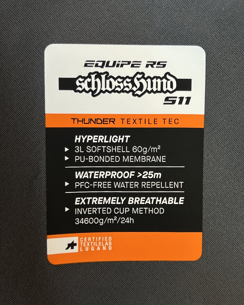 【新商品】EQUIPE RS SCHLOSSHUND RAIN JACKET S11（台風レベルの強雨に耐える防水性を有し、着ていることを感じさせない超軽量レインシェルジャケット）