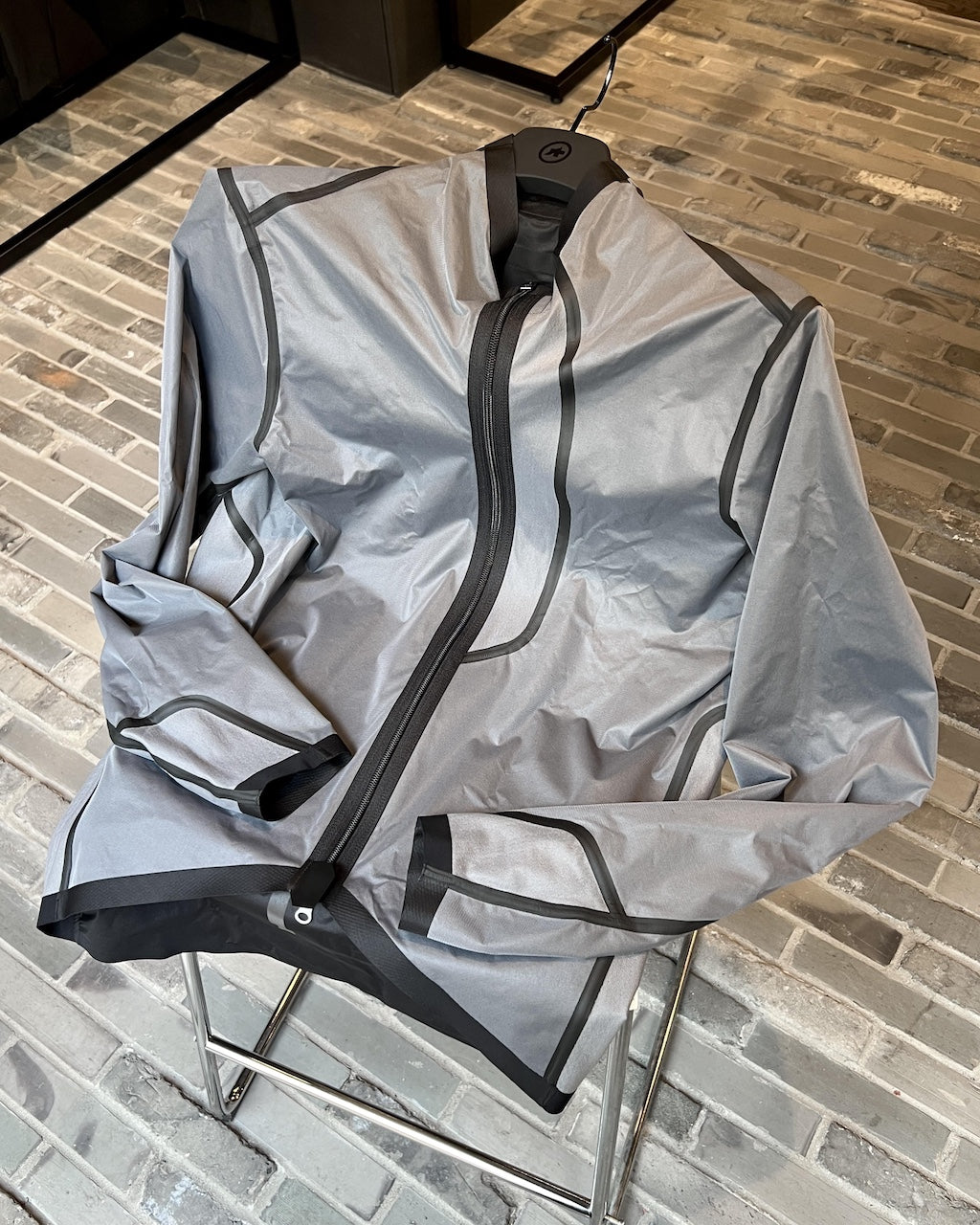 【新商品】EQUIPE RS SCHLOSSHUND RAIN JACKET S11（台風レベルの強雨に耐える防水性を有し、着ていることを感じさせない超軽量レインシェルジャケット）