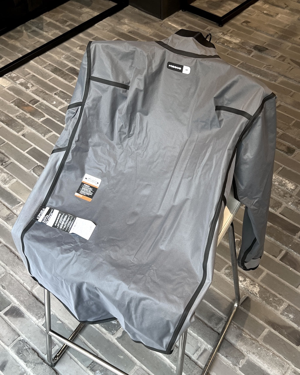 【新商品】EQUIPE RS SCHLOSSHUND RAIN JACKET S11（台風レベルの強雨に耐える防水性を有し、着ていることを感じさせない超軽量レインシェルジャケット）