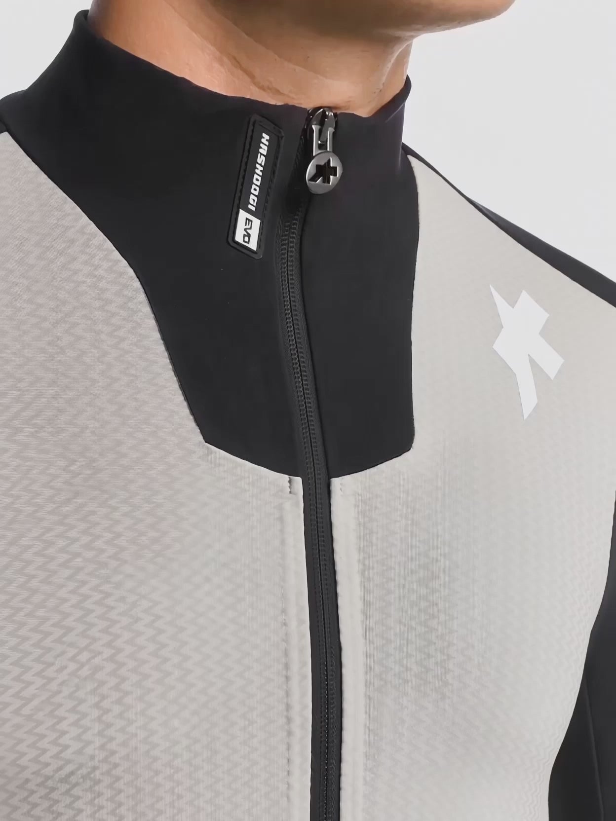 【新入荷】EQUIPE R WINTER JACKET S11 EVO almond milk（軽くしなやかな新素材を纏った、高強度トレーニング向けウィンタージャケット）