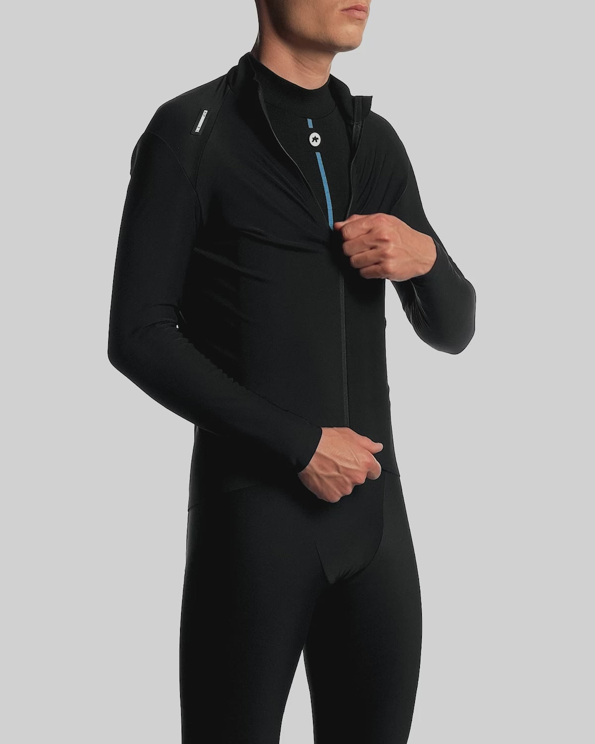 ENDURANCE THERMO BOOSTER（保温効果を高める為の、極薄フリース生地の中間着）