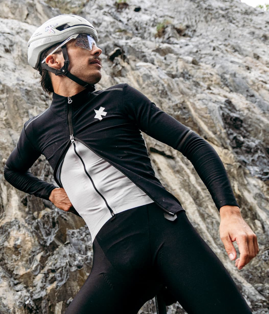 EQUIPE RS THERMO RAIN JACKET S11（単体でも、レイヤリングでも使える、防水性と保温性を備えたソフトシェル素材のジャケット）