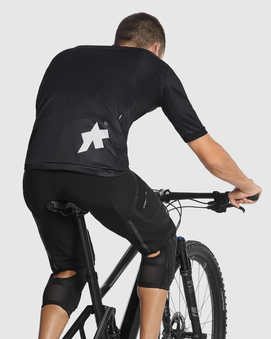 SALE【ASSOS / アソス】TRAIL SS JERSEY T3 black（オールマウンテン 半袖ジャージ）