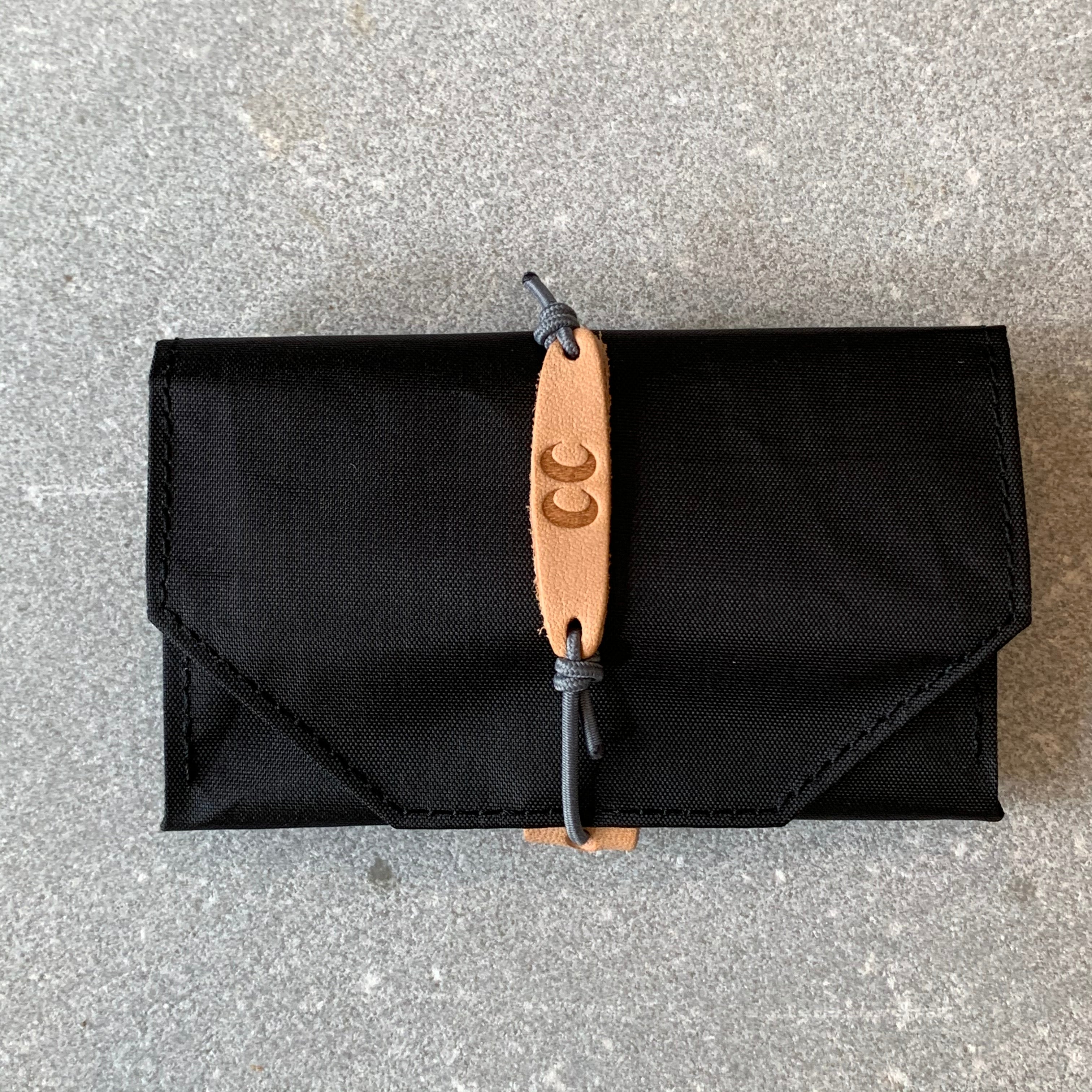 【SO FAR SO GOOD / ソーファー・ソーグッド】WALTZ DX DYNEEMA COMPOSITE FABRIC black（スモールウォレット）