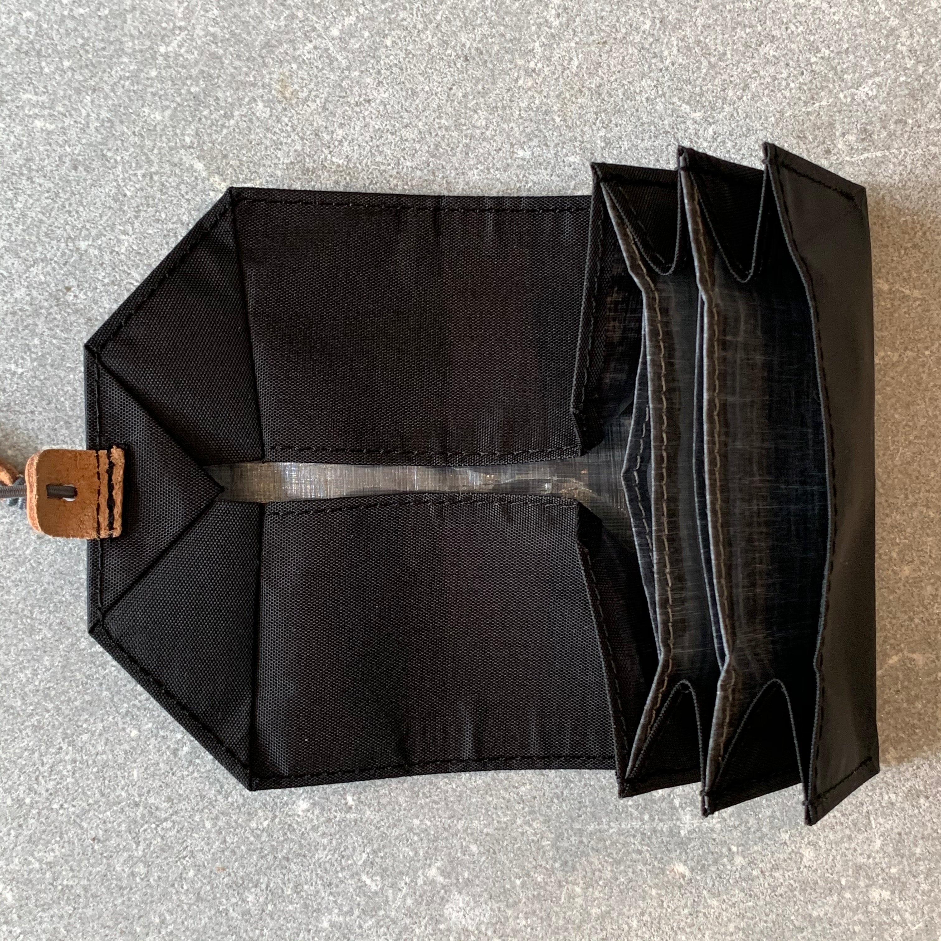 【SO FAR SO GOOD / ソーファー・ソーグッド】WALTZ DX DYNEEMA COMPOSITE FABRIC black（スモールウォレット）